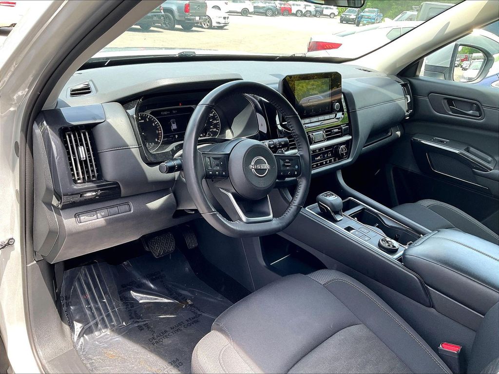 2024 Nissan Pathfinder — photo 8