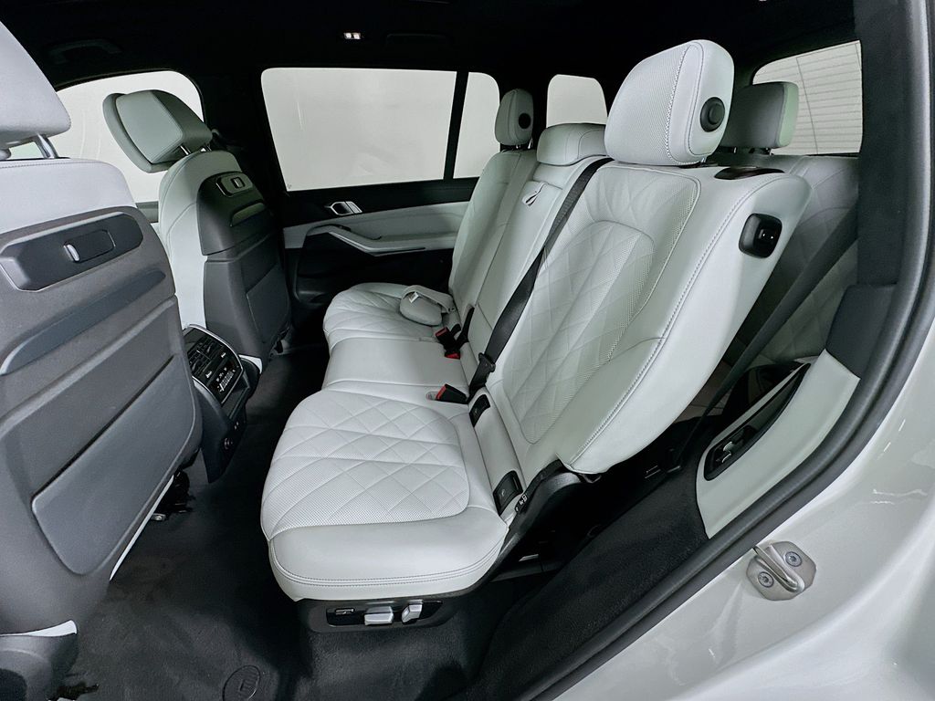 Thumbnail: 2023 BMW X7 - 25