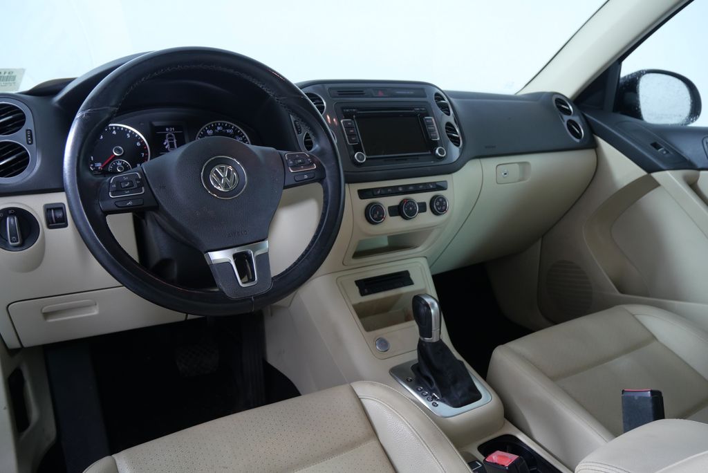 2015 Volkswagen Tiguan SE 13