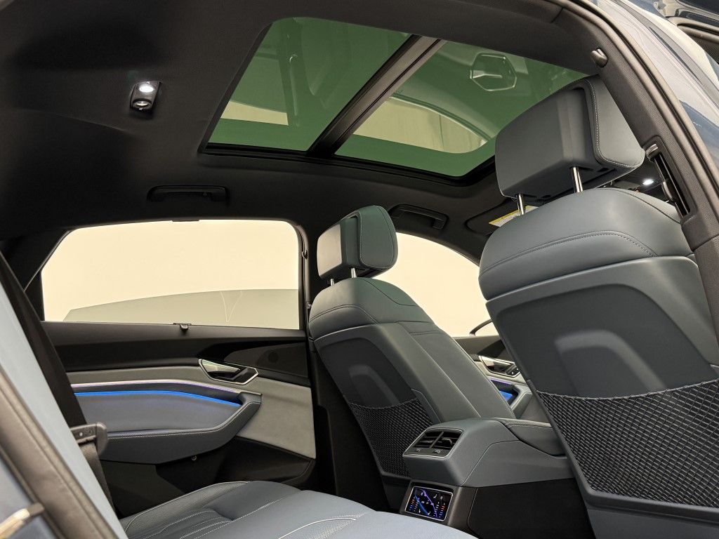 2023 Audi e-tron S Prestige 16