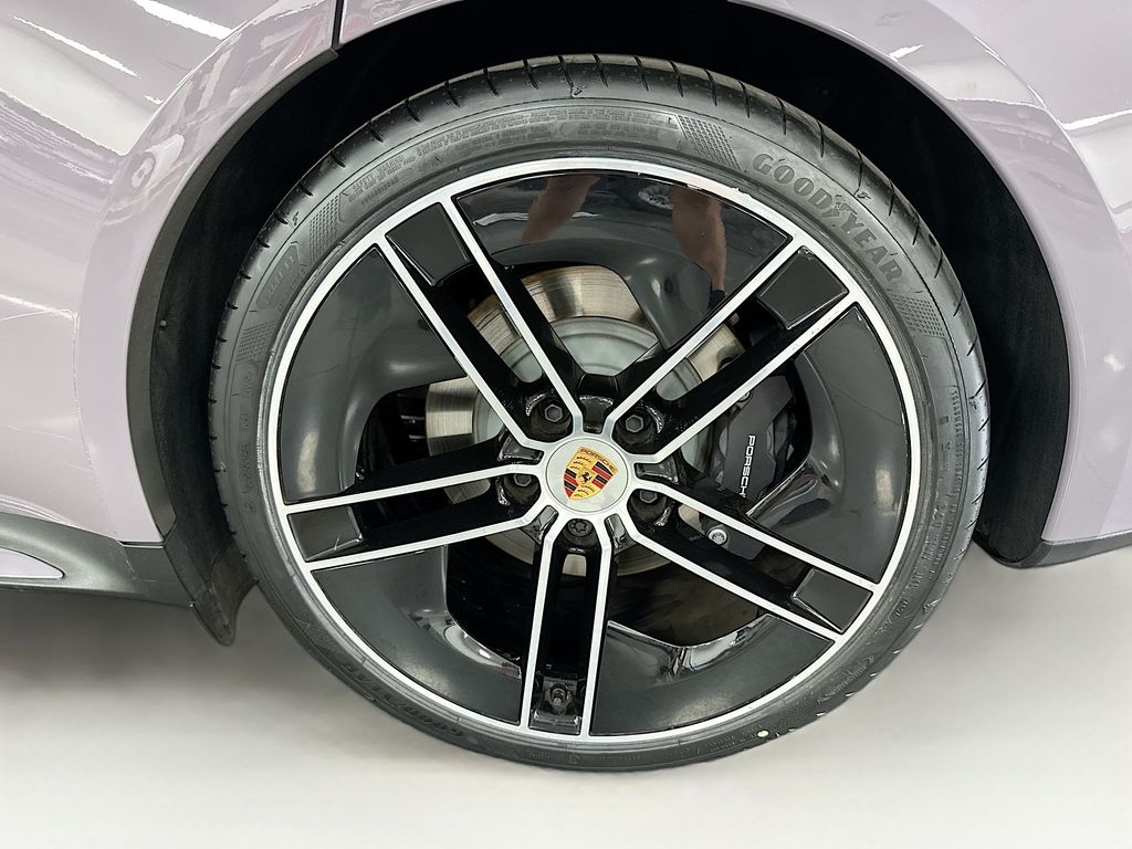 Thumbnail: 2025 Porsche Taycan - 31