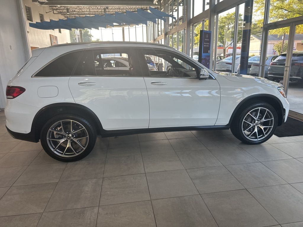 2021 Mercedes-Benz GLC GLC 300 8