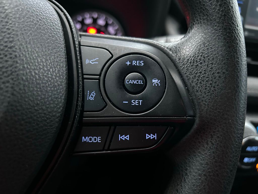 Thumbnail: 2022 Toyota RAV4 - 17