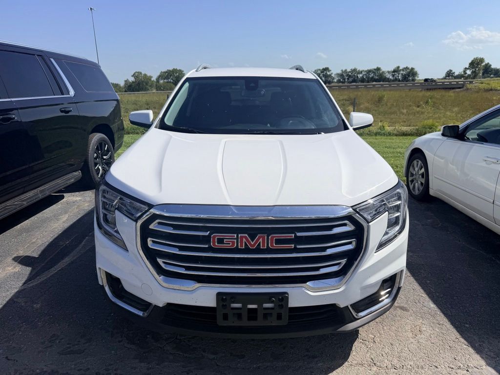 Used 2024 White GMC SLT image 2