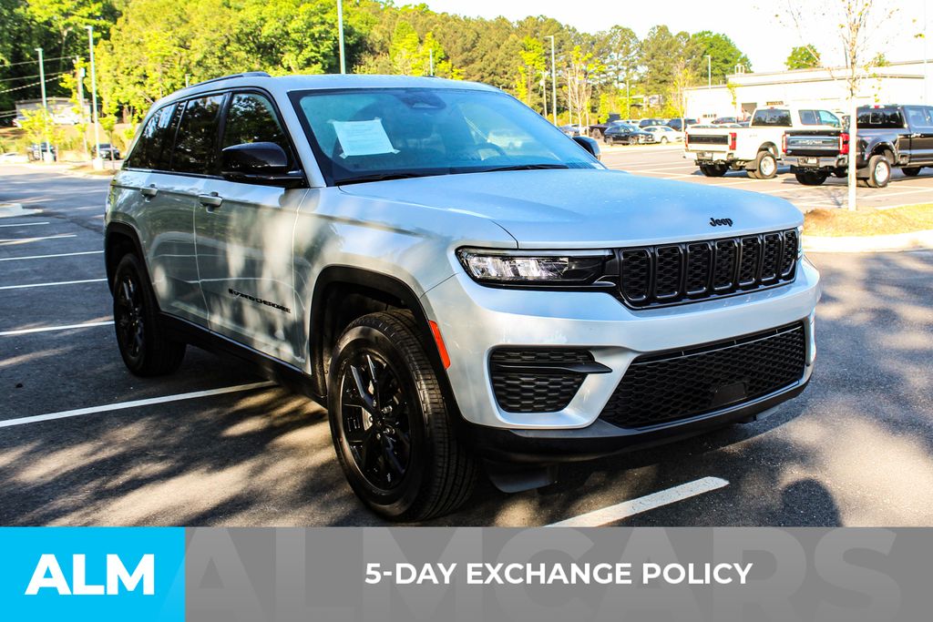 Used 2025 Silver Jeep Altitude image 4
