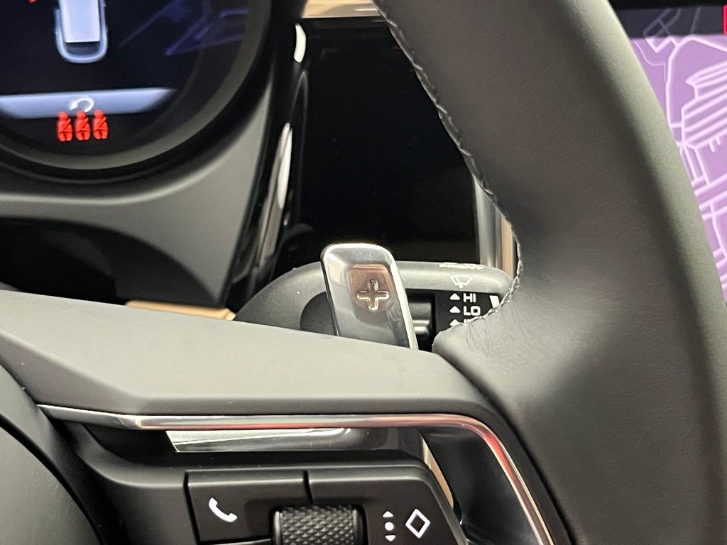 Thumbnail: 2026 Porsche Macan - 17