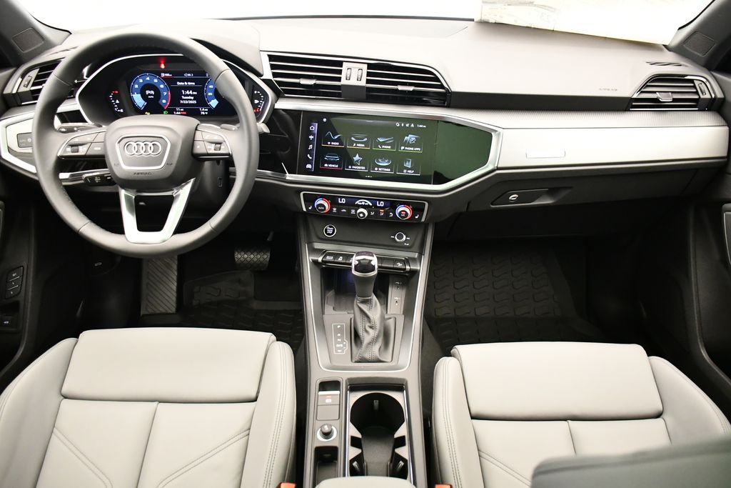 Thumbnail: 2025 Audi Q3 - 21