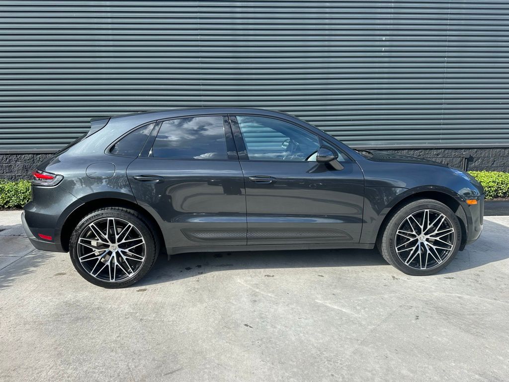 Thumbnail: 2023 Porsche Macan - 10