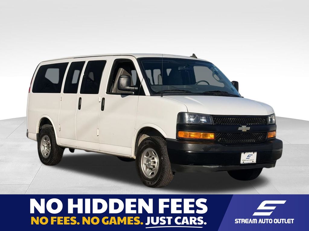 Summit White 2022 Chevrolet Express Van Rear-Wheel Drive 6-Speed Automatic Overdrive