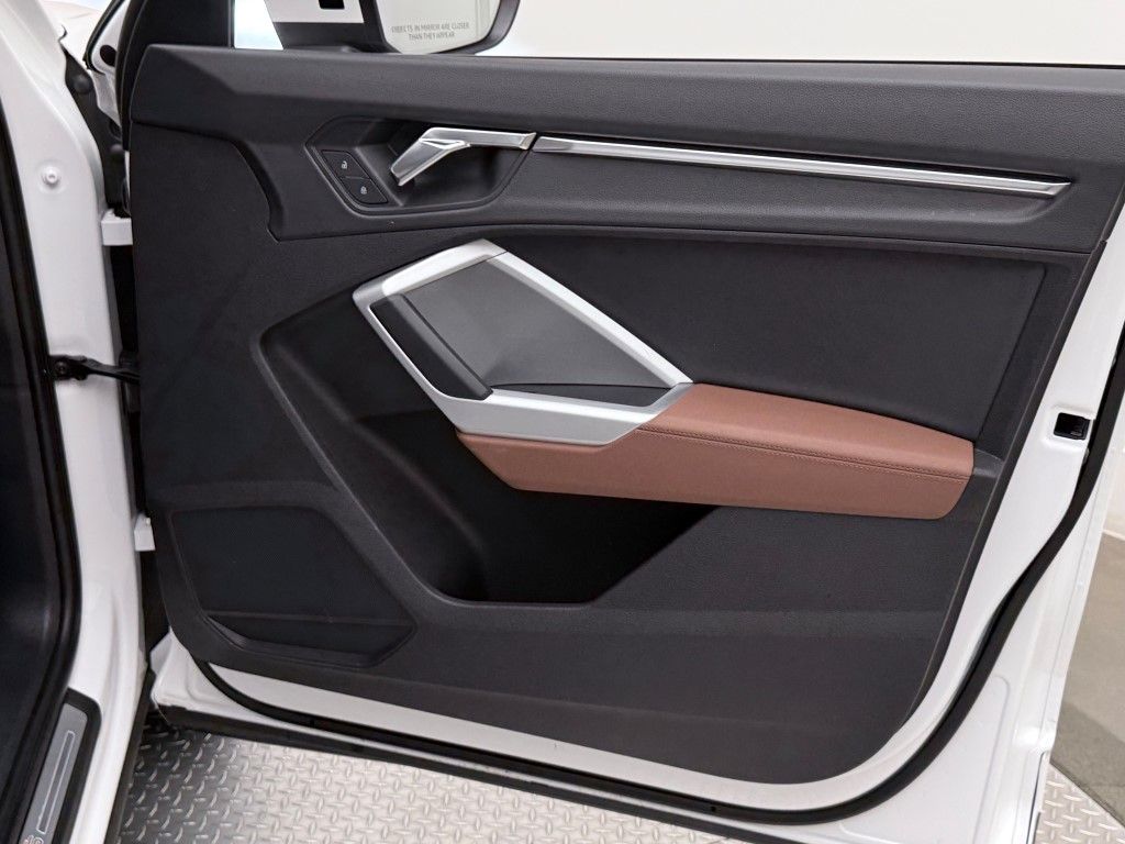 Thumbnail: 2022 Audi Q3 - 20