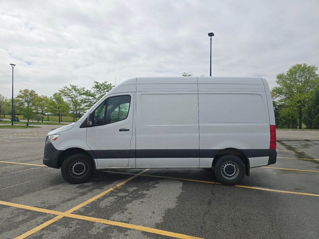 Used 2025 White Mercedes-Benz Cargo 144 WB image 9