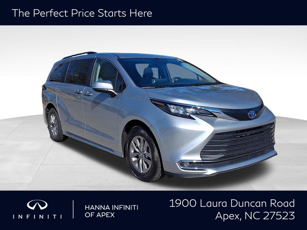 2024 Toyota Sienna XLE 7-Passenger FWD