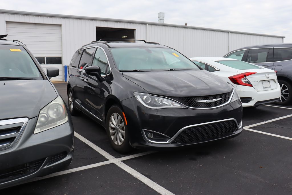 2017 Chrysler Pacifica Touring L 5