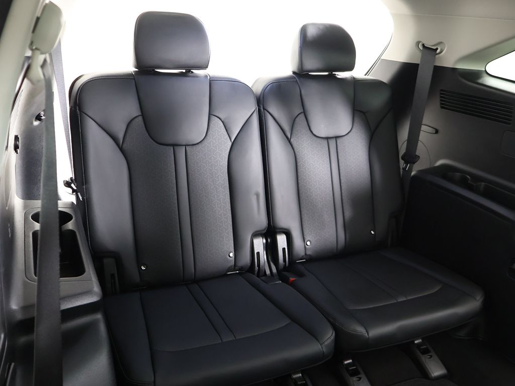 Used 2022 White Kia EX image 39