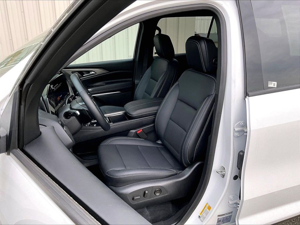 2026 Chevrolet Traverse — photo 10