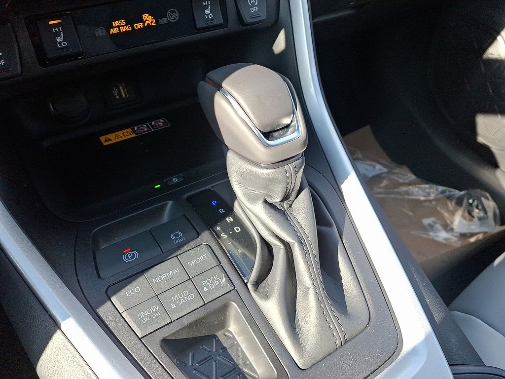 Thumbnail: 2025 Toyota RAV4 - 10