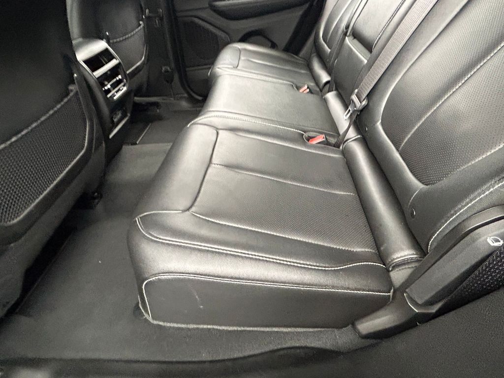 Used 2024 Diamond Black Crystal Pearlcoat Jeep Limited image 34