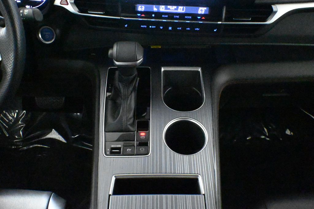 Thumbnail: 2021 Toyota Sienna - 24