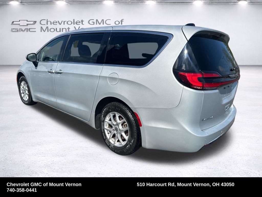 View vehicle photo 5