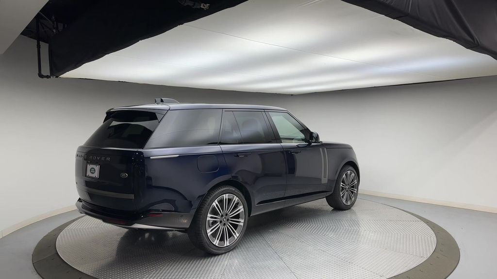2023 Land Rover Range Rover SE 10