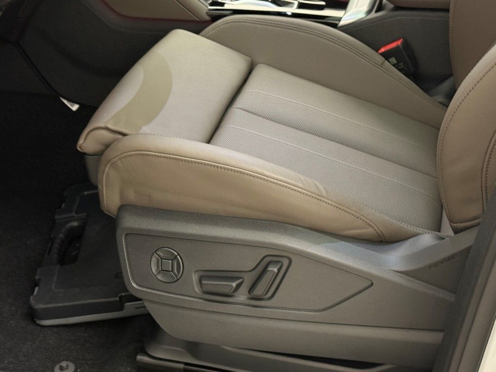 Thumbnail: 2025 Audi Q5 - 30