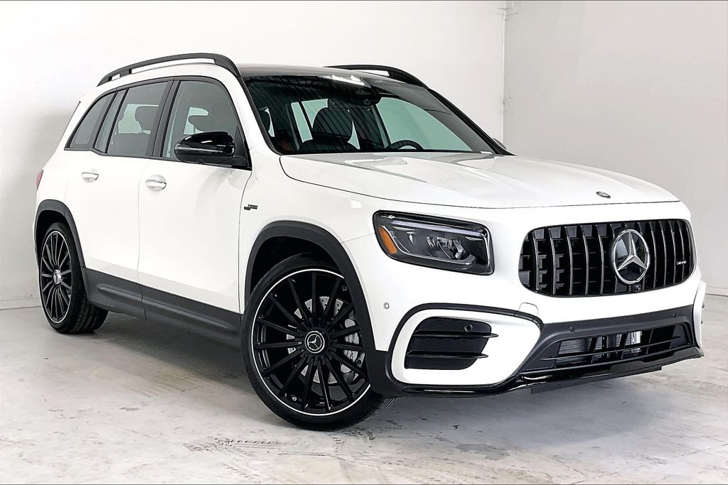 2026 Mercedes-Benz GLB GLB 35 AMG 4MATIC's photo