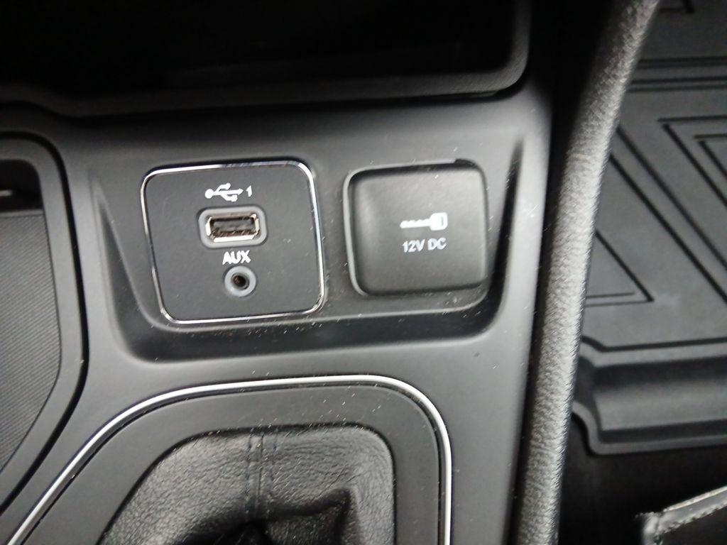 Used Car 2021 Jeep Cherokee  Latitude Lux For Sale Under $25,000 In Austin, Texas