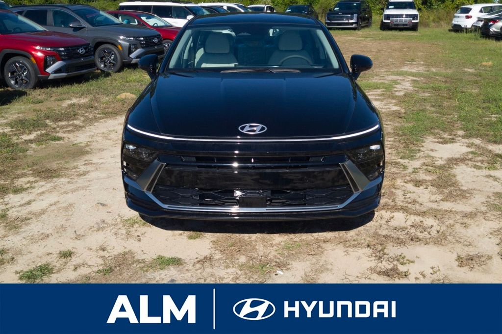2025 Hyundai Sonata Hybrid SEL photo 2