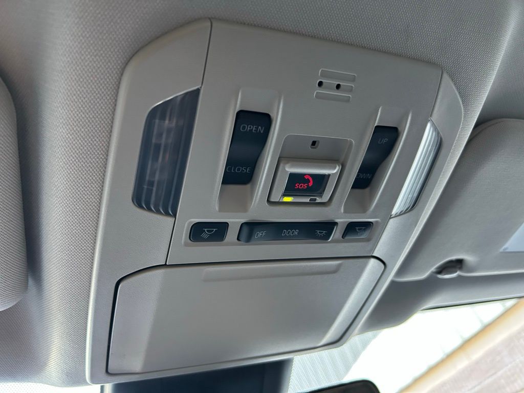 Thumbnail: 2023 Toyota Highlander - 30