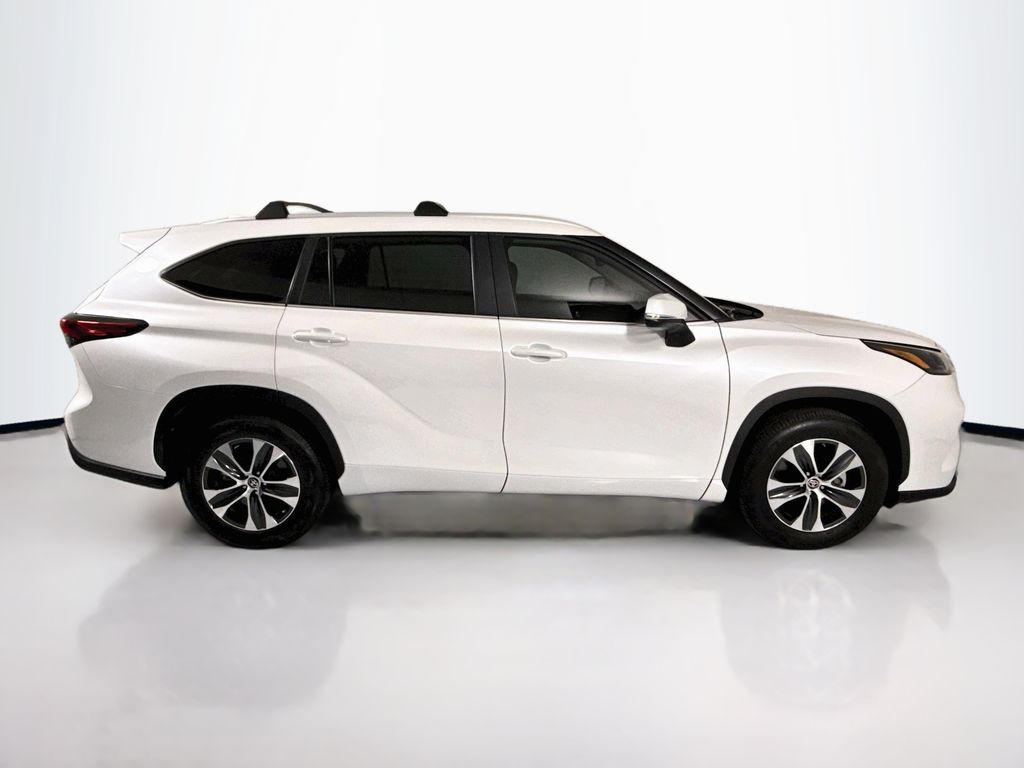 Thumbnail: 2023 Toyota Highlander - 4
