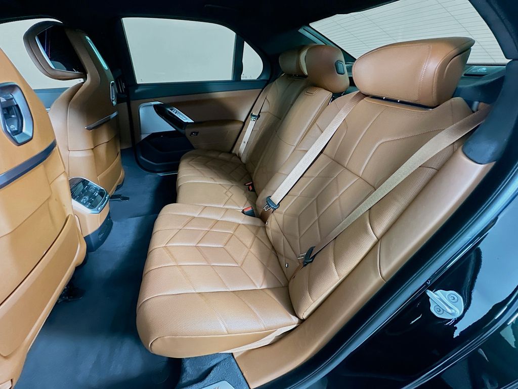 Thumbnail: 2025 BMW i7 - 24