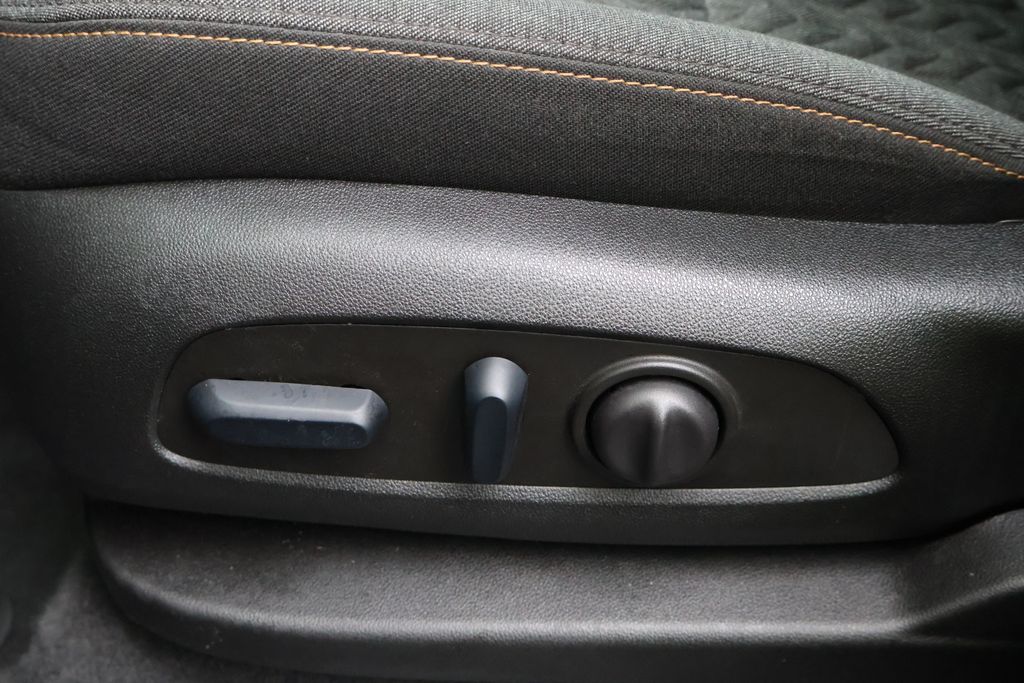 2023 Chevrolet Equinox LT 32