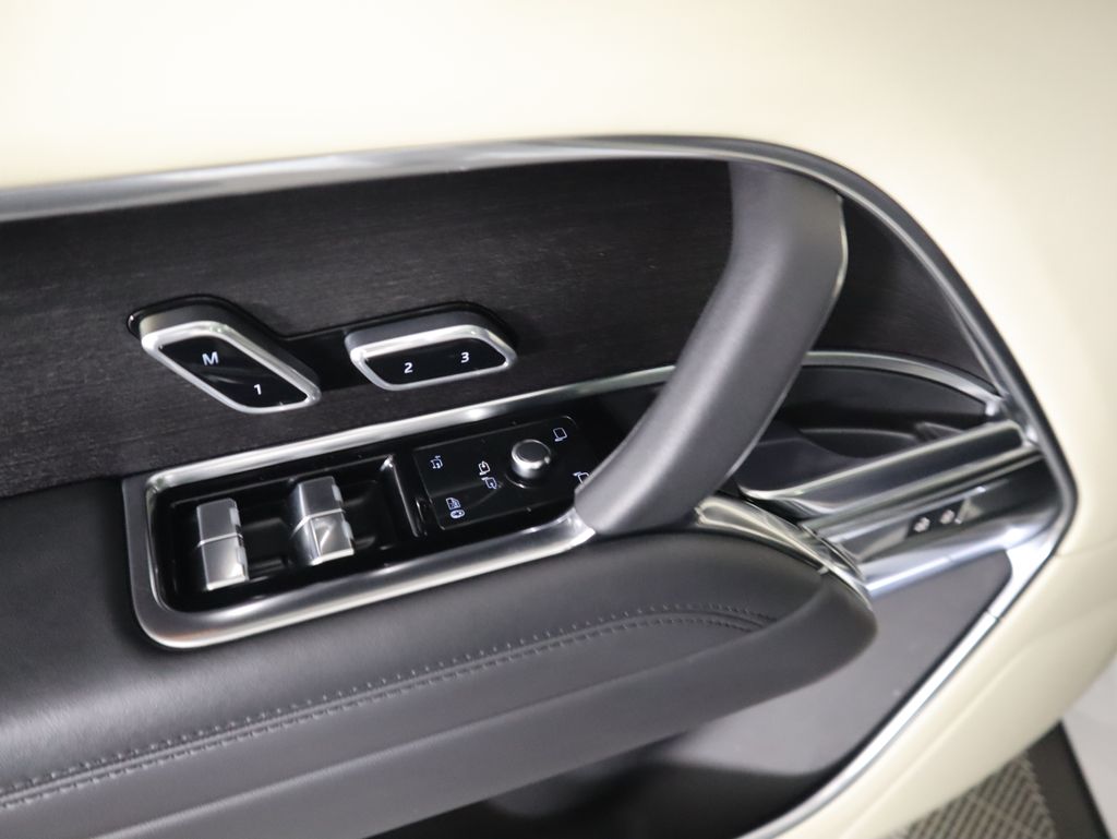 2023 Land Rover Range Rover SE 24