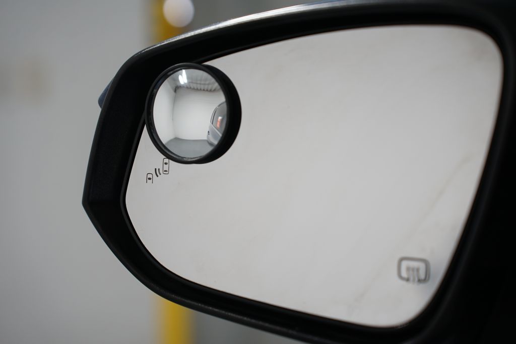 Thumbnail: 2019 Toyota Highlander - 25