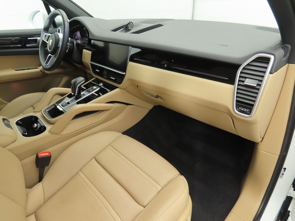 Thumbnail: 2023 Porsche Cayenne - 18