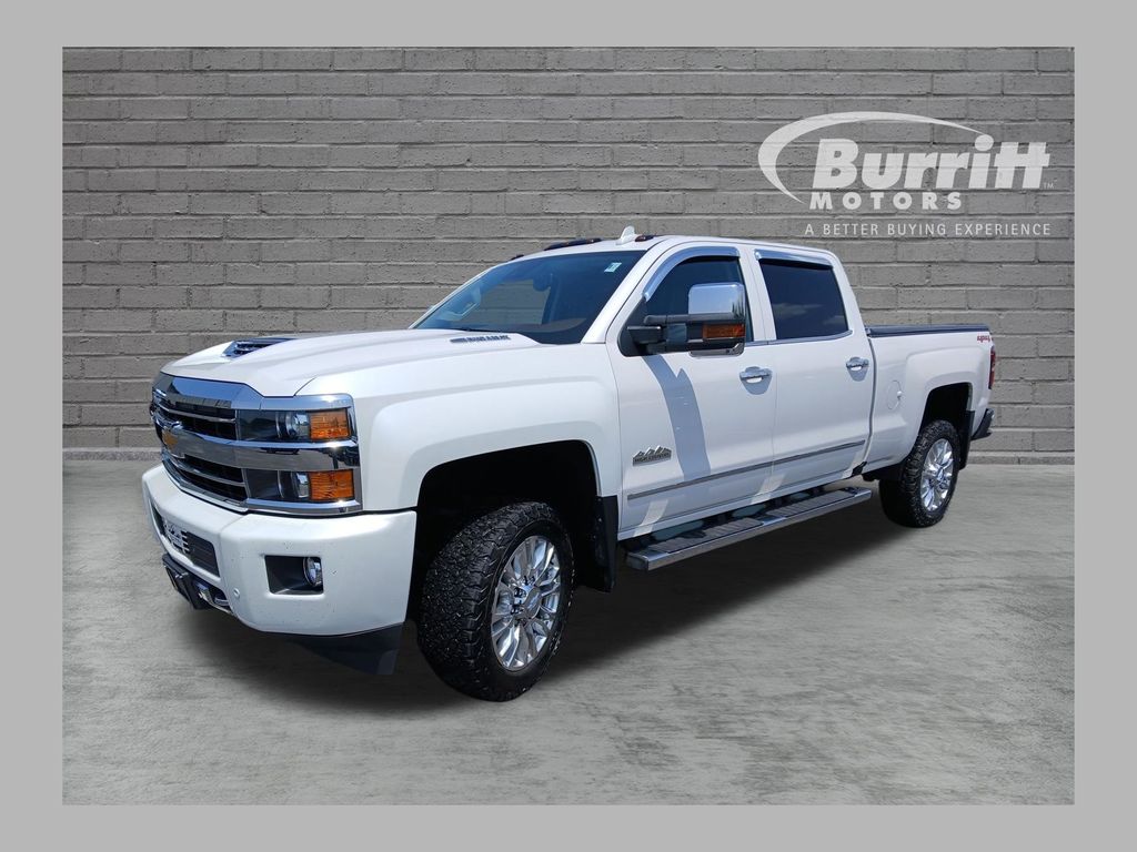White (Iridescent Pearl Tricoat) 2018 Chevrolet Silverado 2500HD Pickup Truck Four-Wheel Drive 6-Speed Automatic