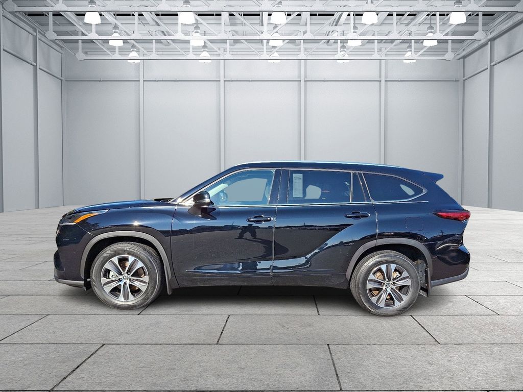 Thumbnail: 2021 Toyota Highlander - 7