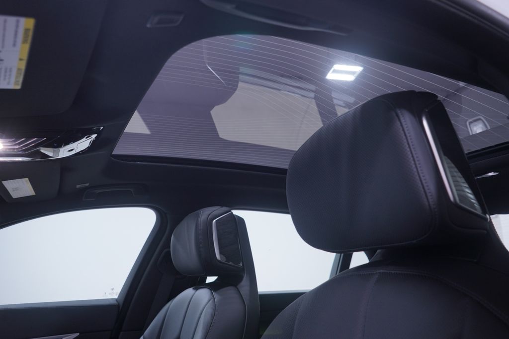 2025 BMW 7 Series 740i 8