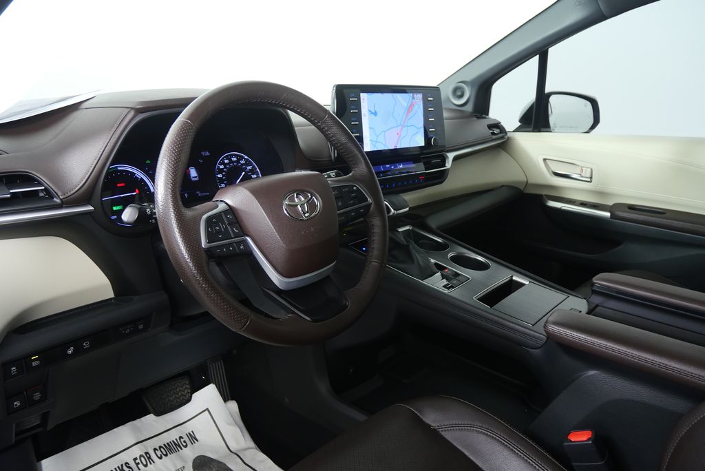 Thumbnail: 2022 Toyota Sienna - 13