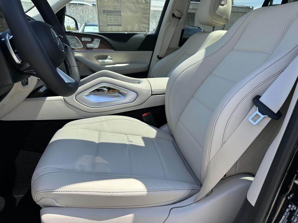 2025 Mercedes-Benz GLS 450 4MATIC 20