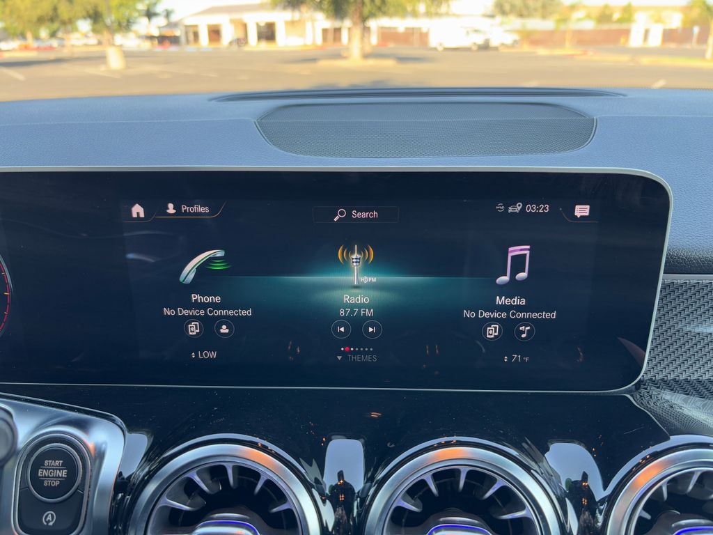 Thumbnail: 2020 Mercedes-Benz GLB - 15