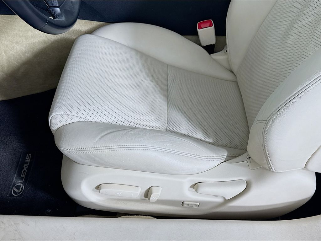 Thumbnail: 2010 Lexus IS - 20