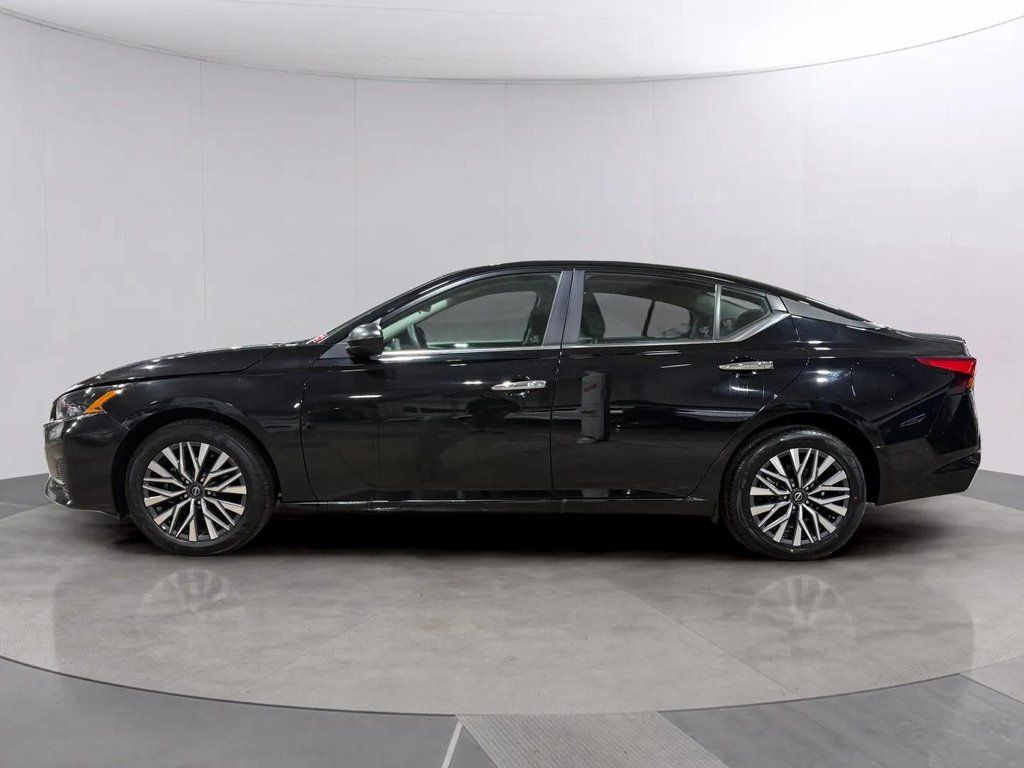 Certified Used 2025 Super Black Nissan 2.5 SV image 6