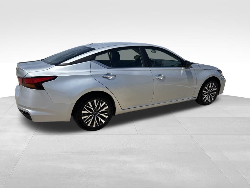 Used 2025 Nissan Altima Sedan