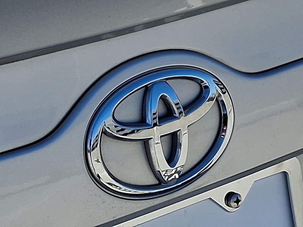 Thumbnail: 2013 Toyota Camry - 32