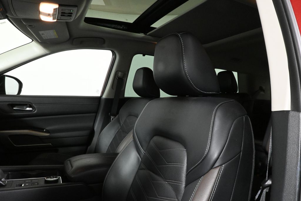 Thumbnail: 2023 Nissan Pathfinder - 4