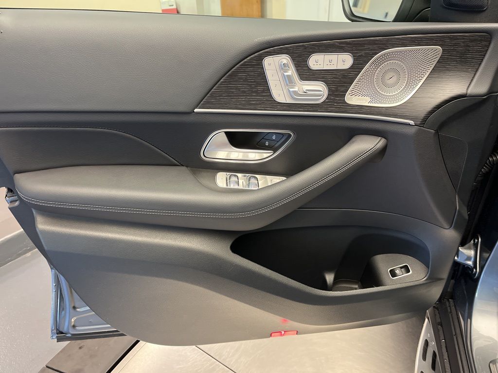 Thumbnail: 2026 Mercedes-Benz GLE - 11