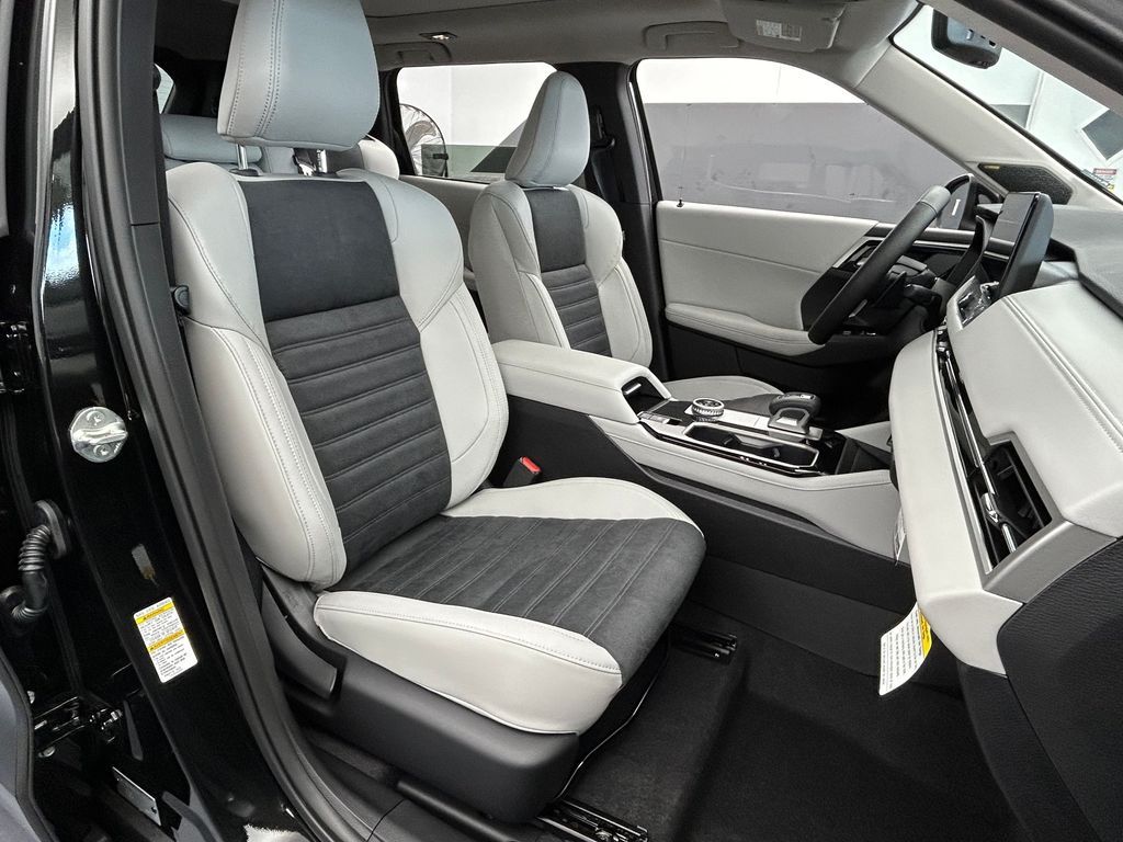 New 2026 Black Diamond Mitsubishi SE image 42