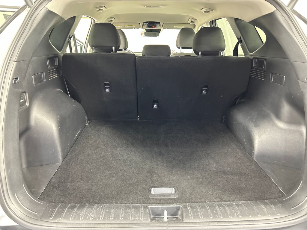 Used 2024 White Hyundai SEL image 19