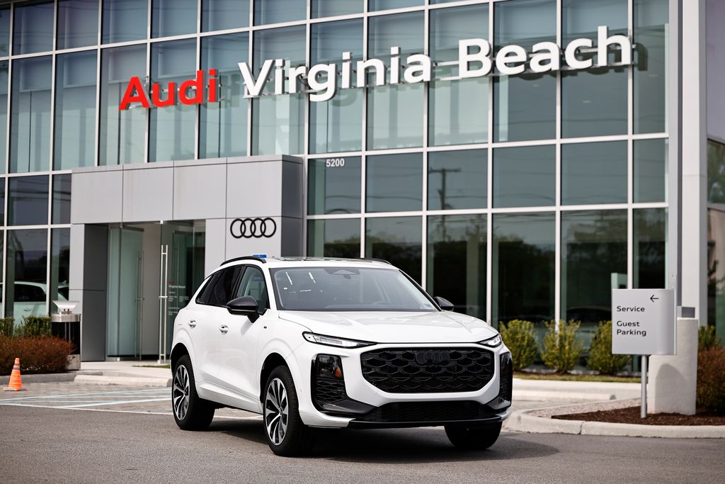 Glacier White Metallic 2026 Audi Q3 SUV / Crossover  7-Speed Automatic